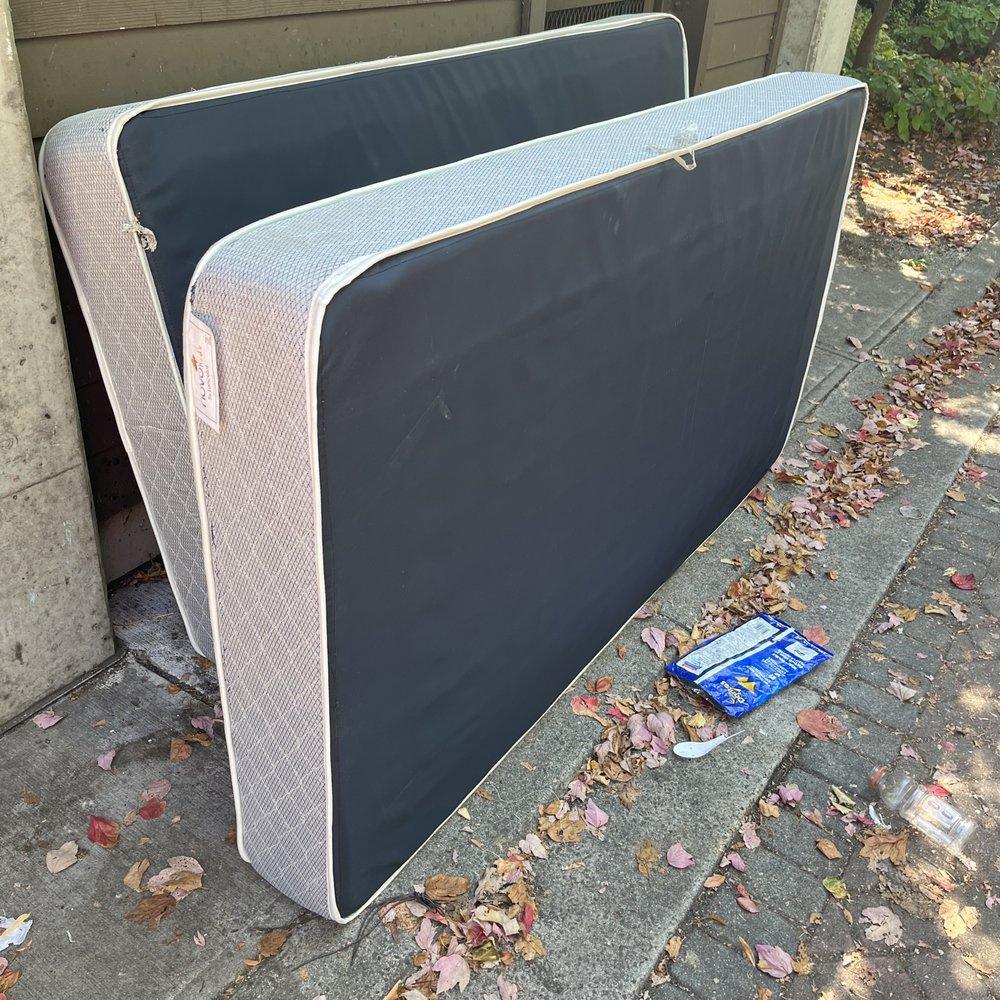 Mattress Removal & Disposal Near Me In Bradenton FL | Old Mattress Disposal | Same Day Mattress Disposal | Get Rid Of Mattress | Mattress Trash Pick Up